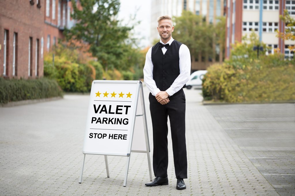 Fotolia_189732420_Subscription_Monthly_XXL-valet-parking-sign-small-1024x683