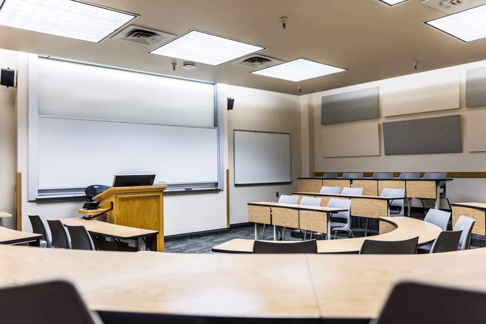 A classroom with desks and chairs in it